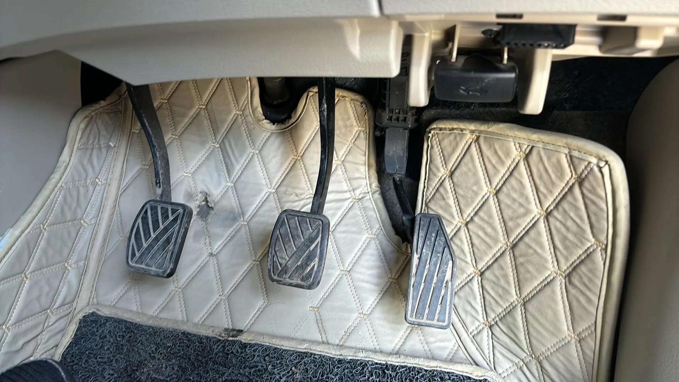2023 Maruti Ertiga   VXI (O) CNG, CNG, Manual, 30,943 km, Pedals