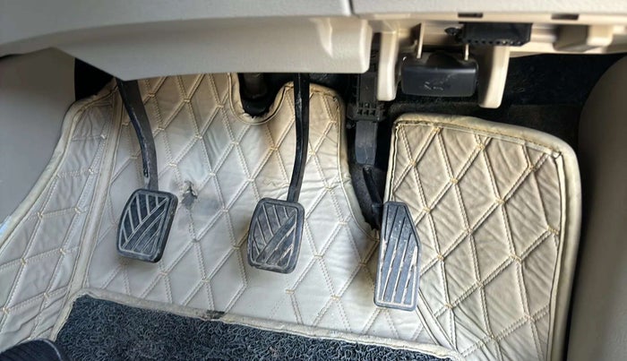 2023 Maruti Ertiga   VXI (O) CNG, CNG, Manual, 30,943 km, Pedals