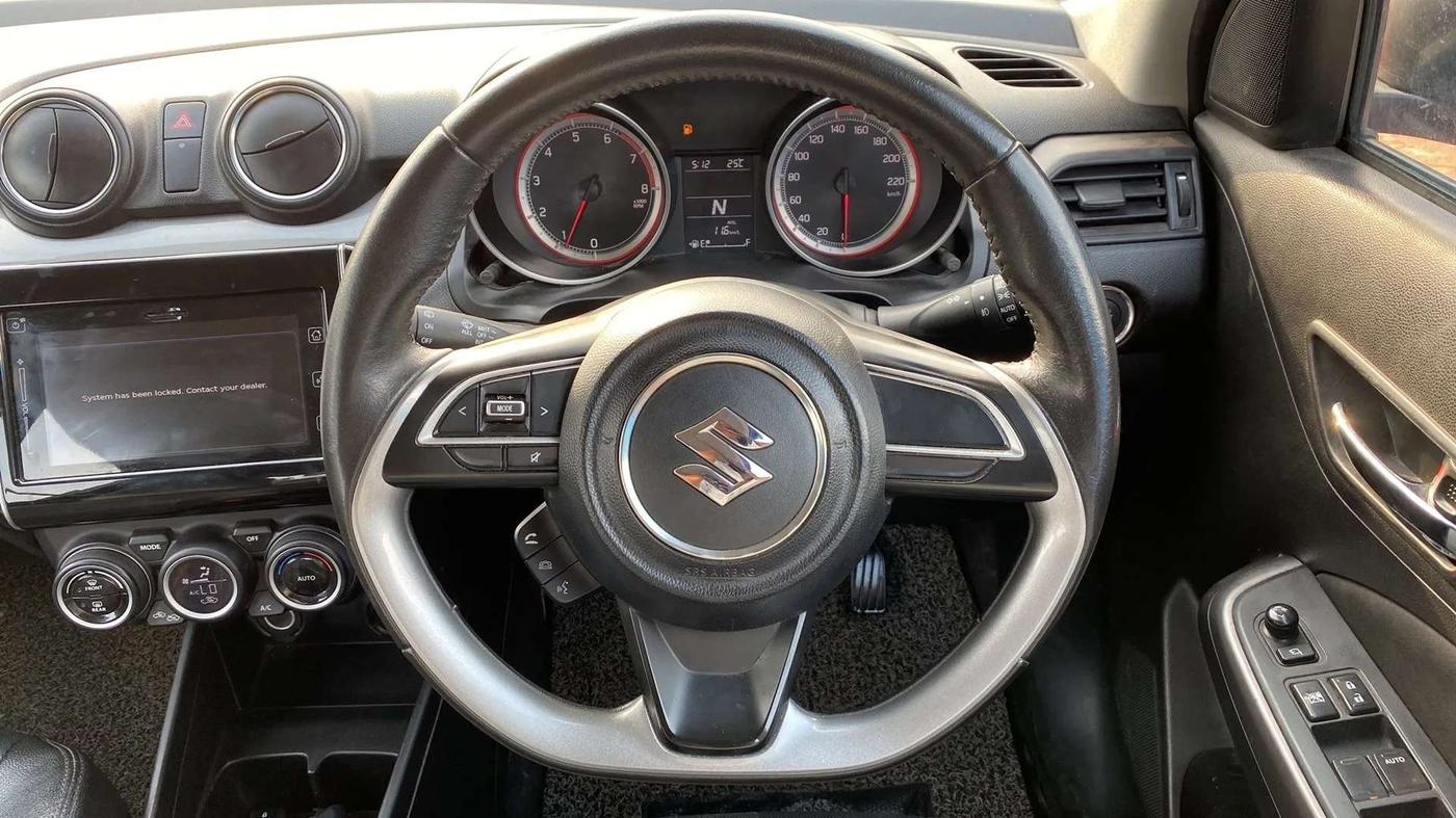 2018 Maruti Swift ZXI PLUS AMT, CNG, Automatic, 49,261 km, Steering Wheel Close Up