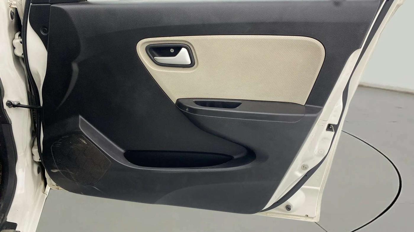 2019 Maruti Alto LXI CNG, CNG, Manual, 72,767 km, Driver Side Door Panels Control