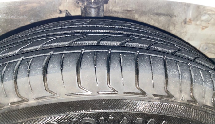 2016 Hyundai Grand i10 SPORTZ 1.2 KAPPA VTVT, Petrol, Manual, 61,854 km, Right Front Tyre Tread