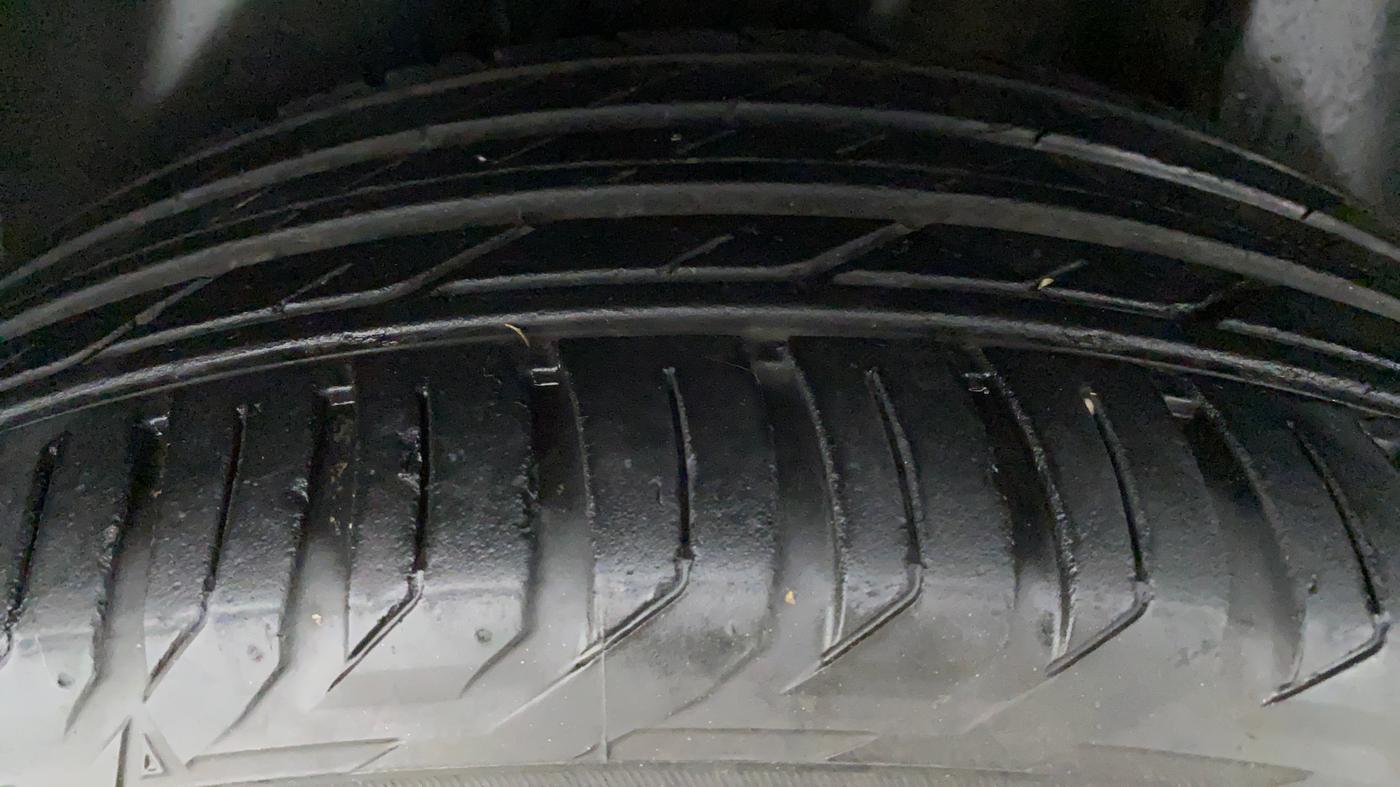 2019 Jeep Compass 1.4 LIMITED PLUS AT, Petrol, Automatic, 27,189 km, Left Rear Tyre Tread