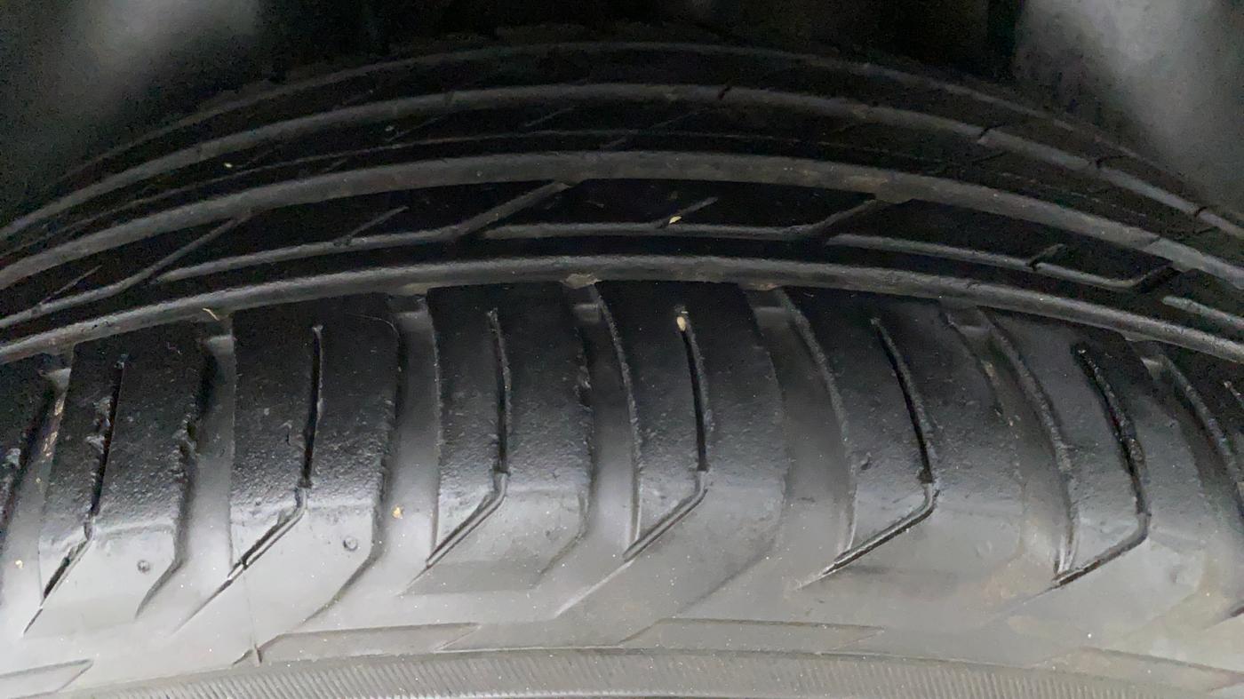 2019 Jeep Compass 1.4 LIMITED PLUS AT, Petrol, Automatic, 27,189 km, Right Rear Tyre Tread