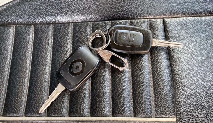2020 Renault TRIBER RXT, Petrol, Manual, 81,124 km, Key Close Up