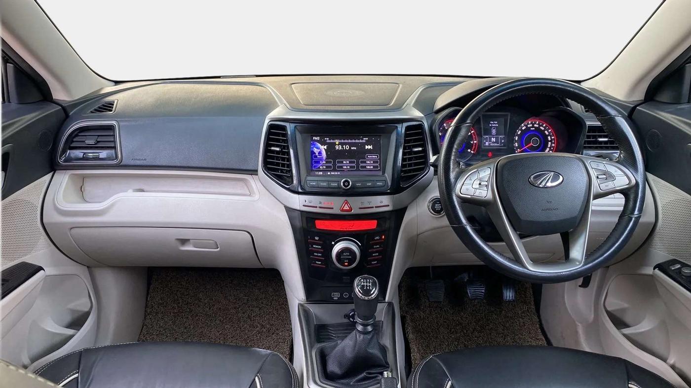 2021 Mahindra XUV300 W8 (O) 1.2 PETROL, Petrol, Manual, 48,545 km, Dashboard