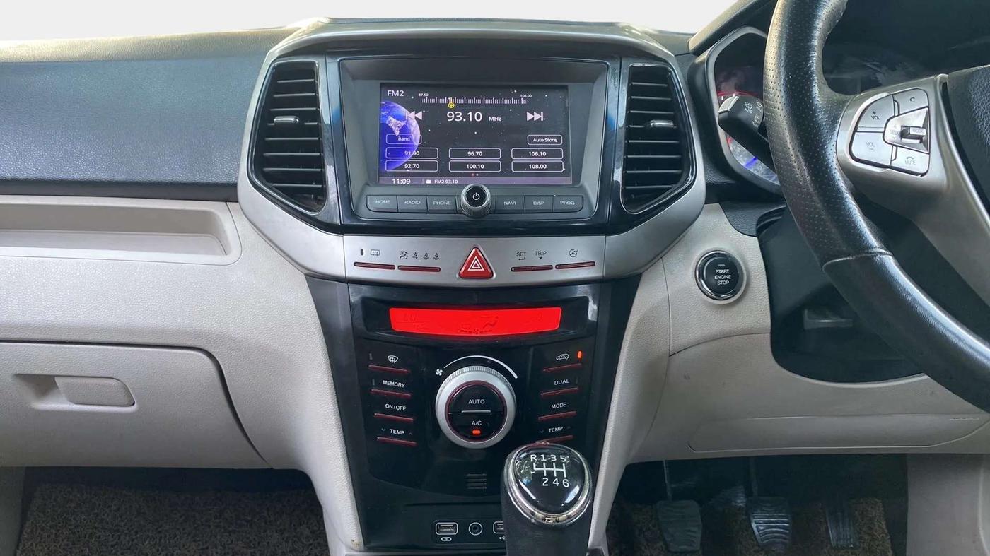 2021 Mahindra XUV300 W8 (O) 1.2 PETROL, Petrol, Manual, 48,545 km, Air Conditioner