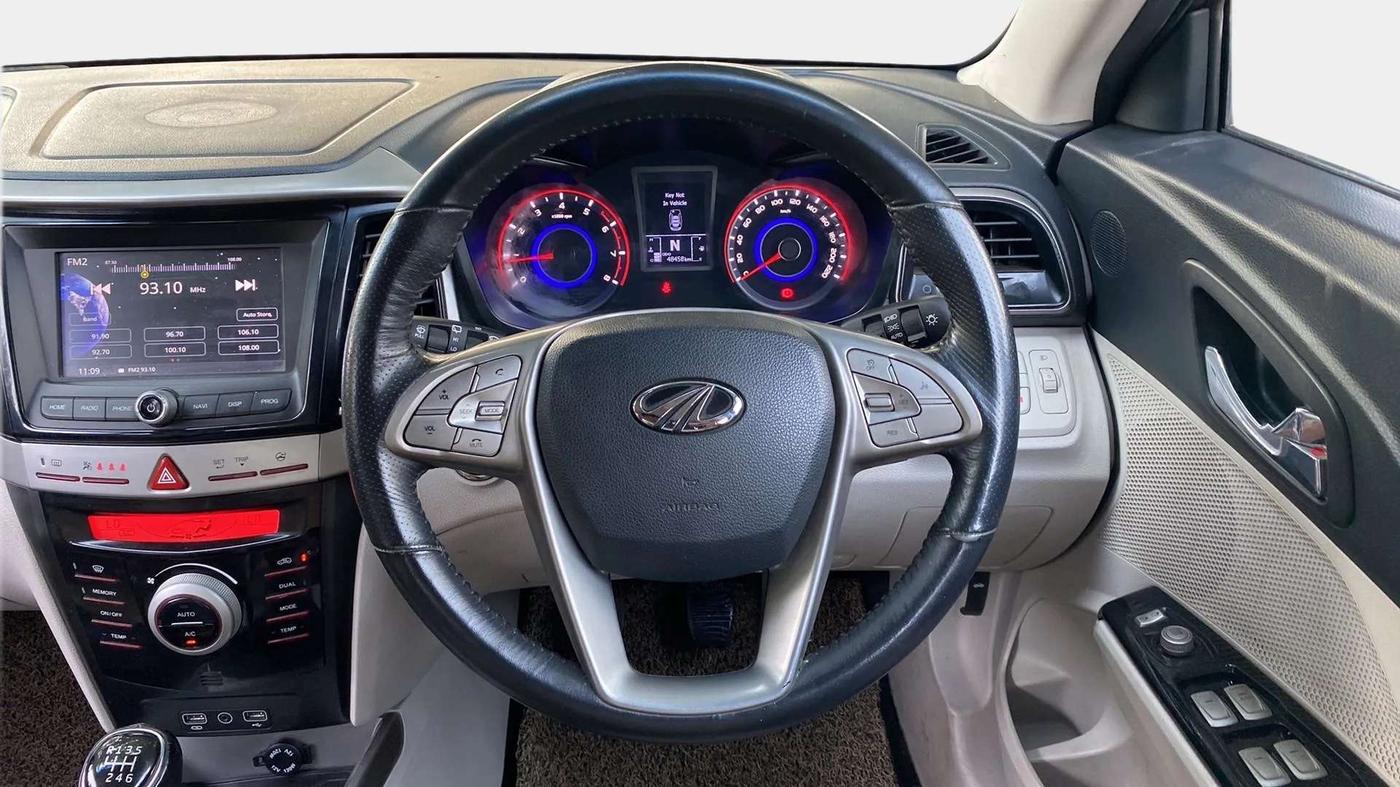 2021 Mahindra XUV300 W8 (O) 1.2 PETROL, Petrol, Manual, 48,545 km, Steering Wheel Close Up