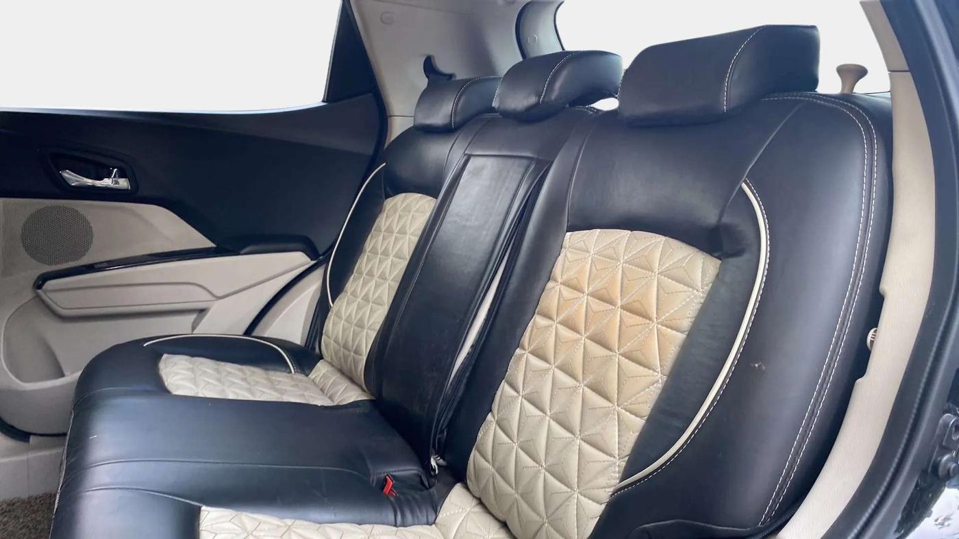 2021 Mahindra XUV300 W8 (O) 1.2 PETROL, Petrol, Manual, 48,545 km, Right Side Rear Door Cabin