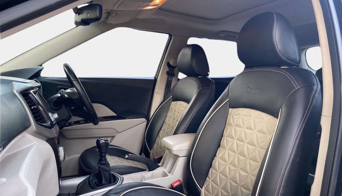 2021 Mahindra XUV300 W8 (O) 1.2 PETROL, Petrol, Manual, 48,545 km, Right Side Front Door Cabin