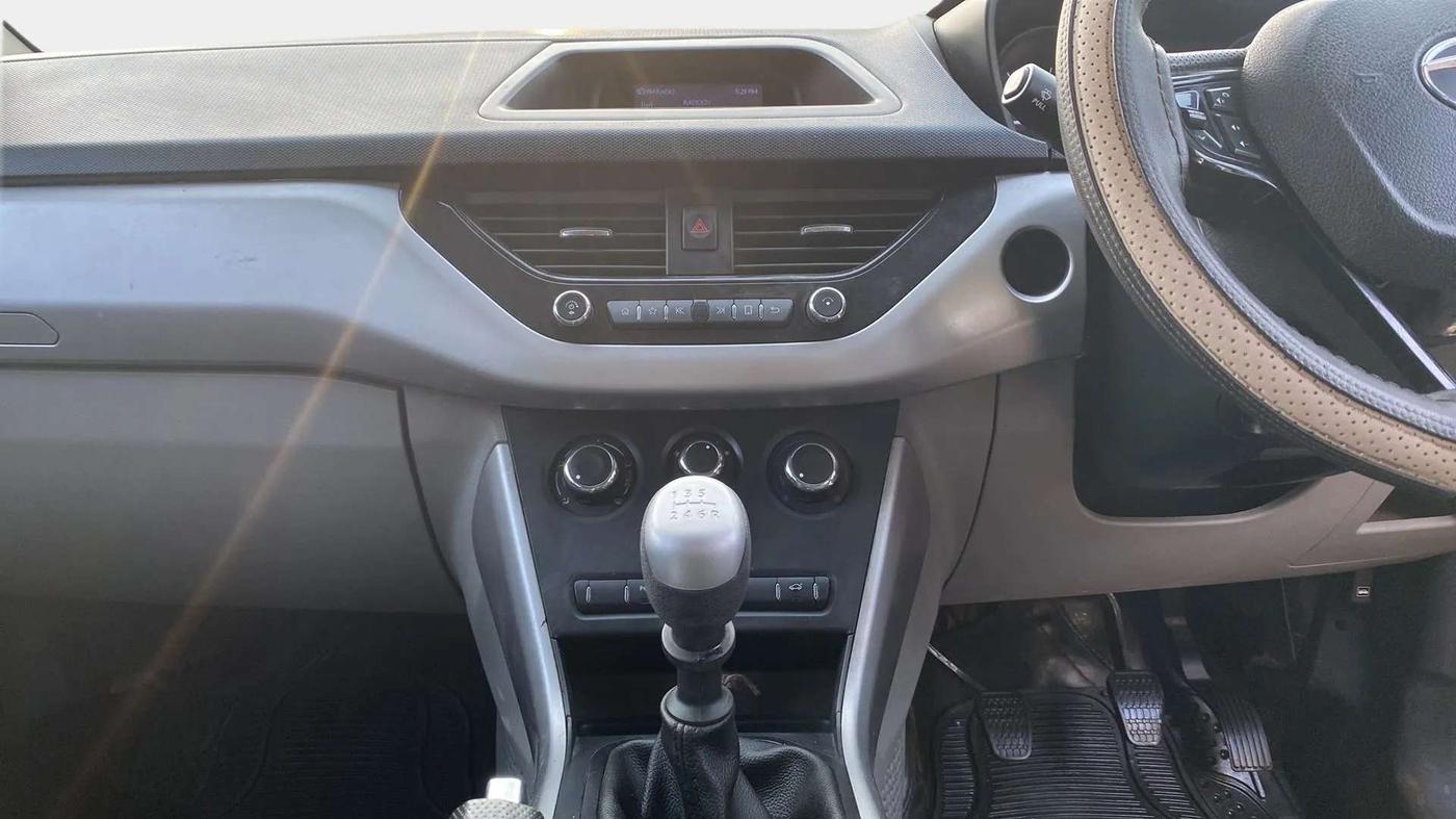 2018 Tata NEXON XM PETROL, Petrol, Manual, 82,779 km, Air Conditioner