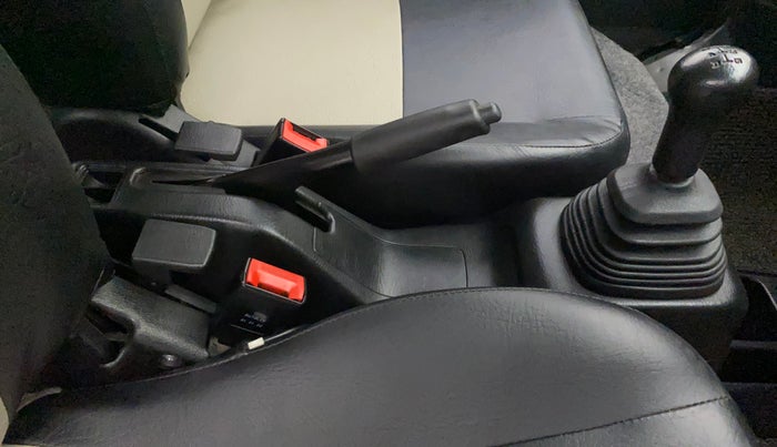 2022 Maruti Eeco 5 STR AC (O), Petrol, Manual, 33,635 km, Gear Lever