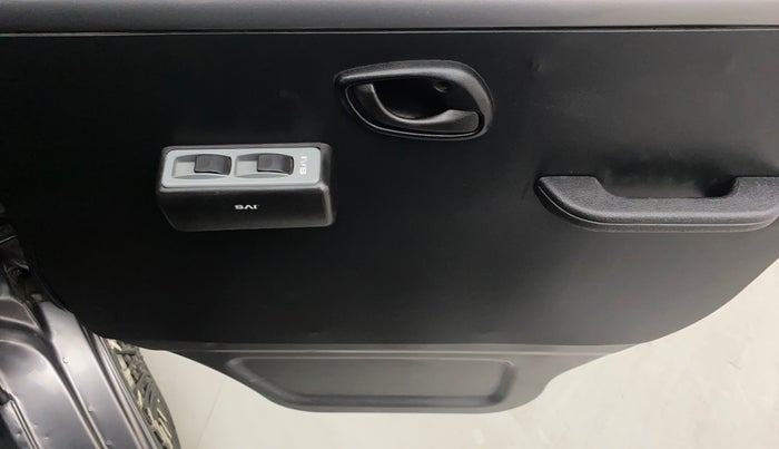 2022 Maruti Eeco 5 STR AC (O), Petrol, Manual, 33,635 km, Driver Side Door Panels Control