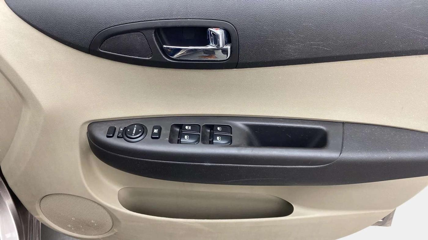 2013 Hyundai i20 SPORTZ 1.2, Petrol, Manual, 24,343 km, Driver Side Door Panels Control