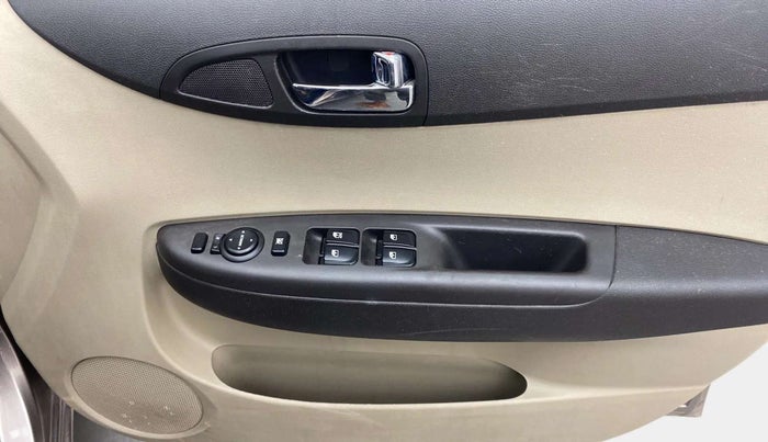 2013 Hyundai i20 SPORTZ 1.2, Petrol, Manual, 24,343 km, Driver Side Door Panels Control