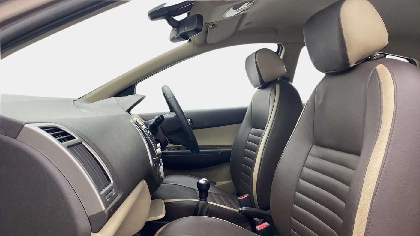 2013 Hyundai i20 SPORTZ 1.2, Petrol, Manual, 24,343 km, Right Side Front Door Cabin