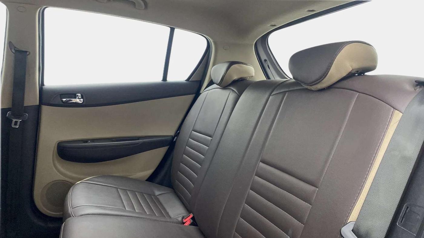 2013 Hyundai i20 SPORTZ 1.2, Petrol, Manual, 24,343 km, Right Side Rear Door Cabin