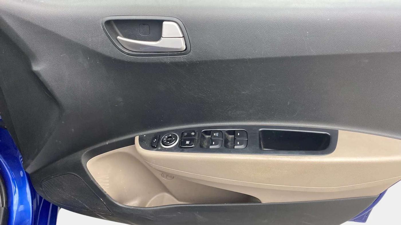 2015 Hyundai Xcent S 1.2, Petrol, Manual, 69,164 km, Driver Side Door Panels Control