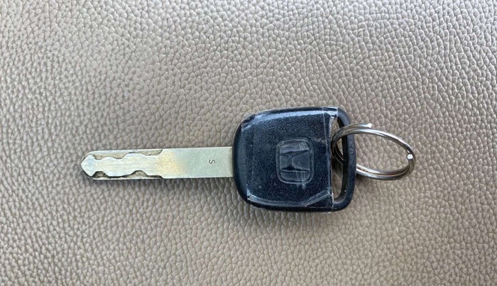 2013 Honda Brio VX AT, Petrol, Automatic, 73,299 km, Key Close Up