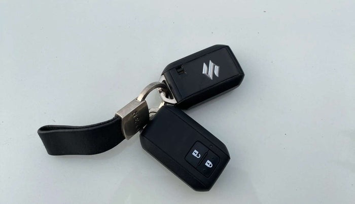2021 Maruti Baleno ZETA PETROL 1.2, Petrol, Manual, 39,928 km, Key Close Up