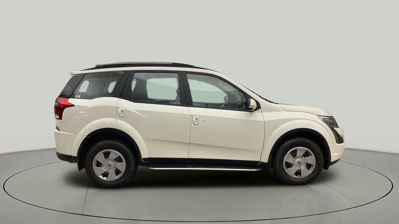 2020 Mahindra XUV500 W7, Diesel, Manual, 10,395 km, Right Side View