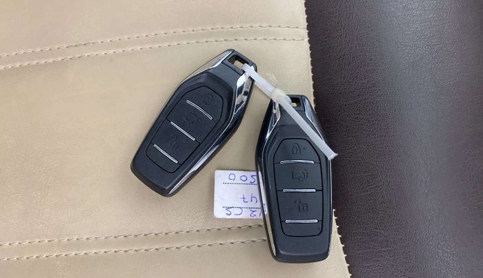 2020 Mahindra XUV500 W7, Diesel, Manual, 10,395 km, Key Close Up