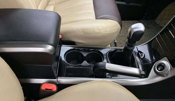 2020 Mahindra XUV500 W7, Diesel, Manual, 10,395 km, Gear Lever