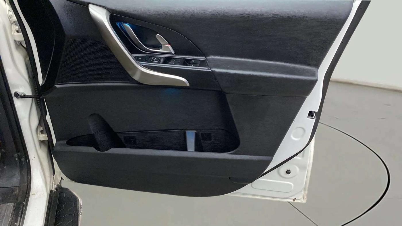 2020 Mahindra XUV500 W7, Diesel, Manual, 10,395 km, Driver Side Door Panels Control