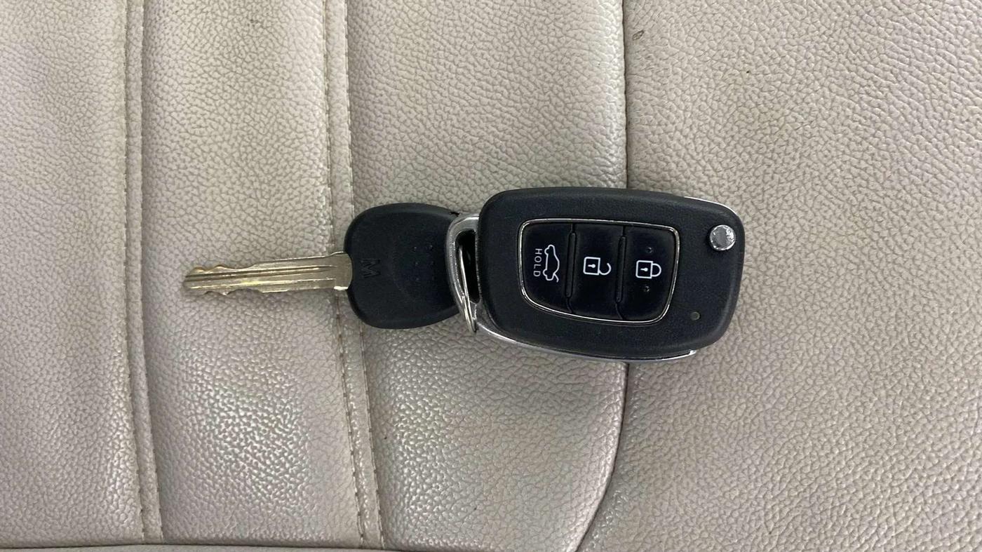 2020 Hyundai AURA S 1.2 AMT, Petrol, Automatic, 49,916 km, Key Close Up