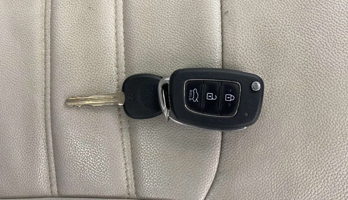 2020 Hyundai AURA S 1.2 AMT, Petrol, Automatic, 49,916 km, Key Close Up