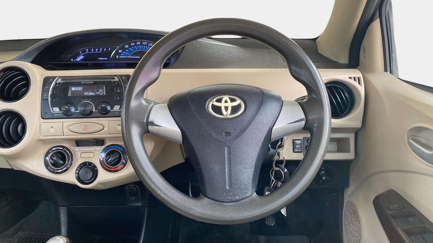 2017 Toyota Etios VD PLATINUM, Diesel, Manual, 75,215 km, Steering Wheel Close Up