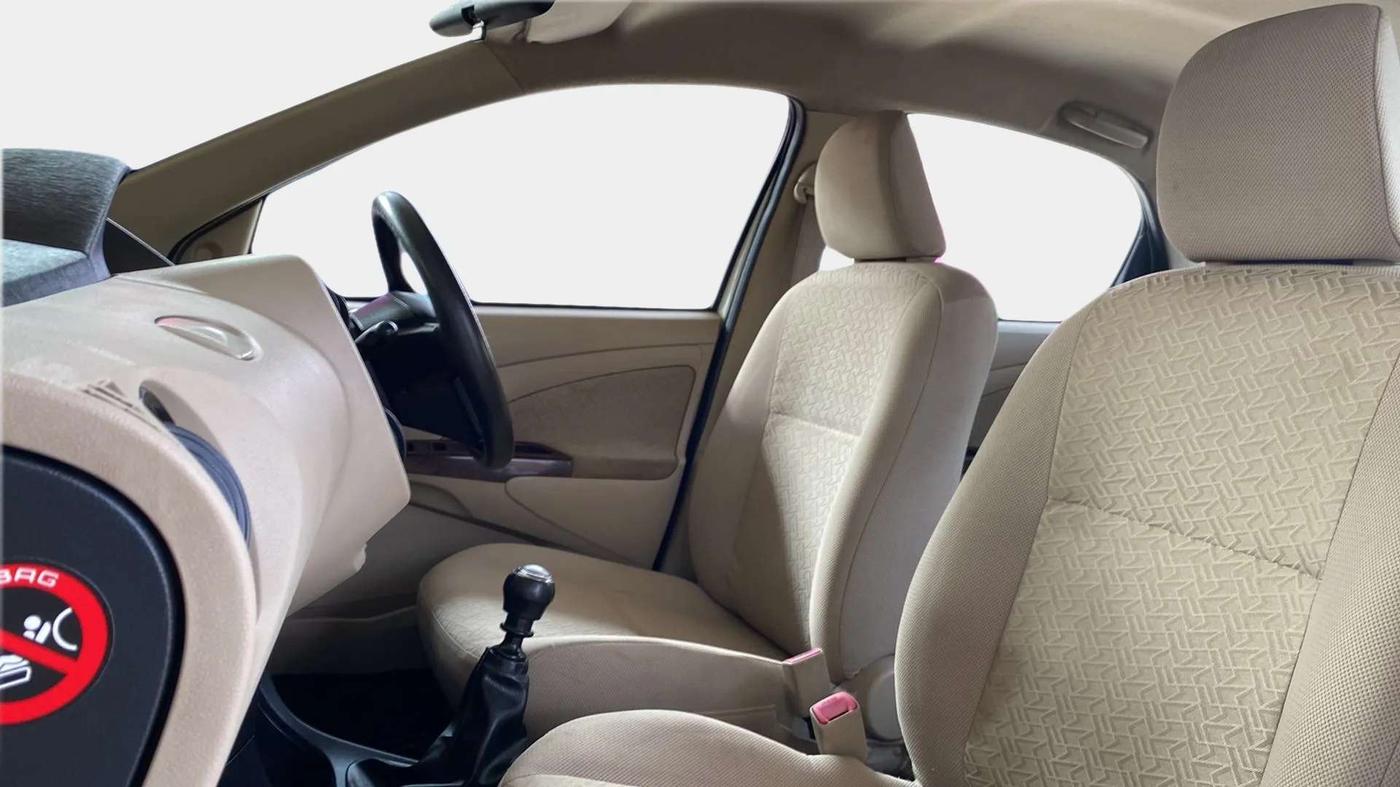 2017 Toyota Etios VD PLATINUM, Diesel, Manual, 75,215 km, Right Side Front Door Cabin