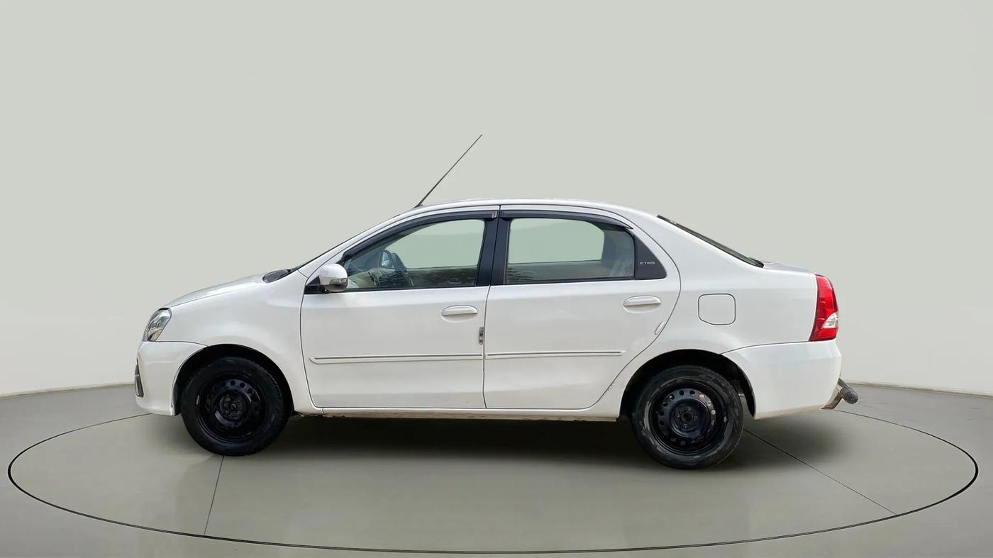 2017 Toyota Etios VD PLATINUM, Diesel, Manual, 75,215 km, Left Side