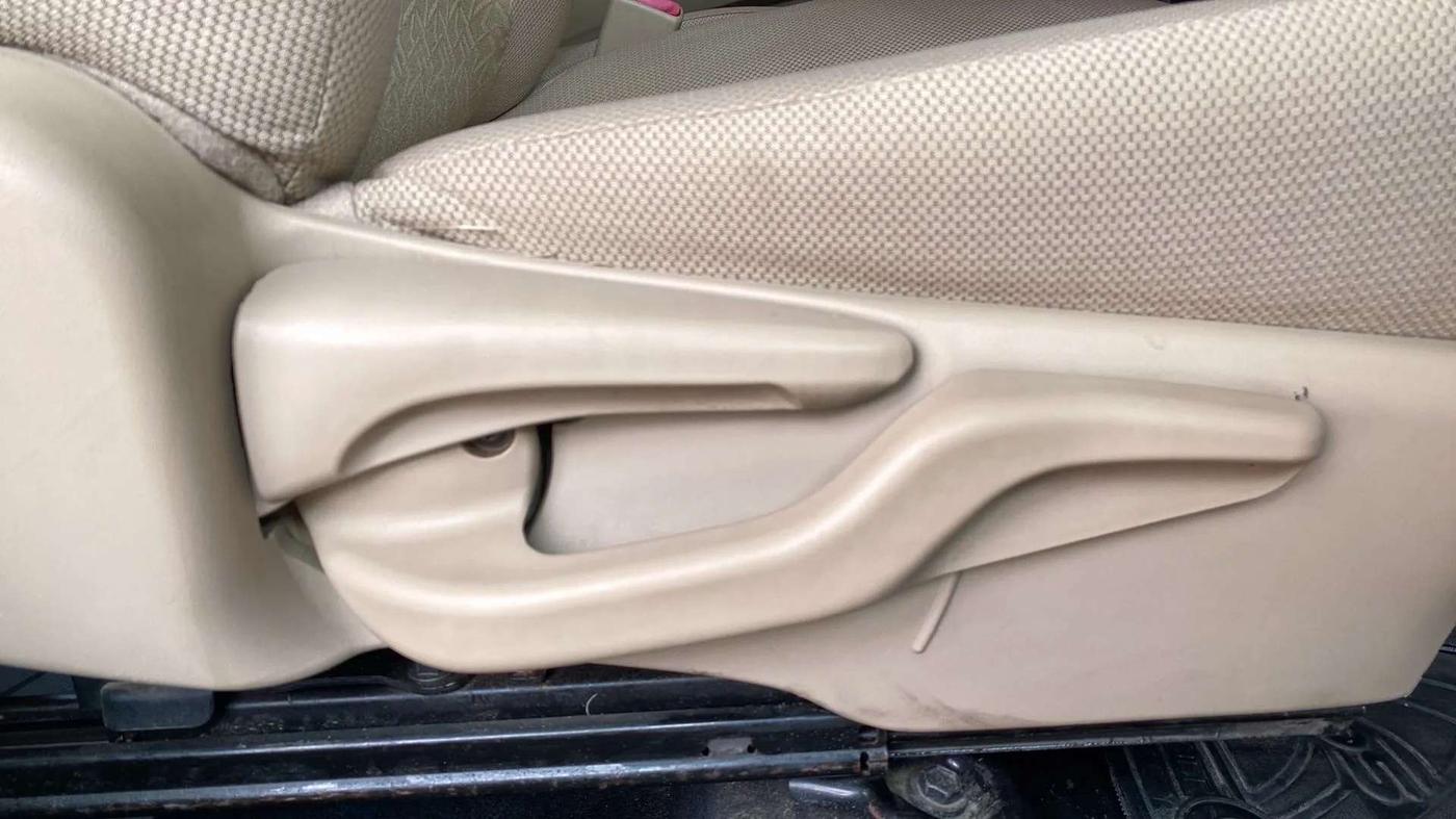 2017 Toyota Etios VD PLATINUM, Diesel, Manual, 75,215 km, Driver Side Adjustment Panel