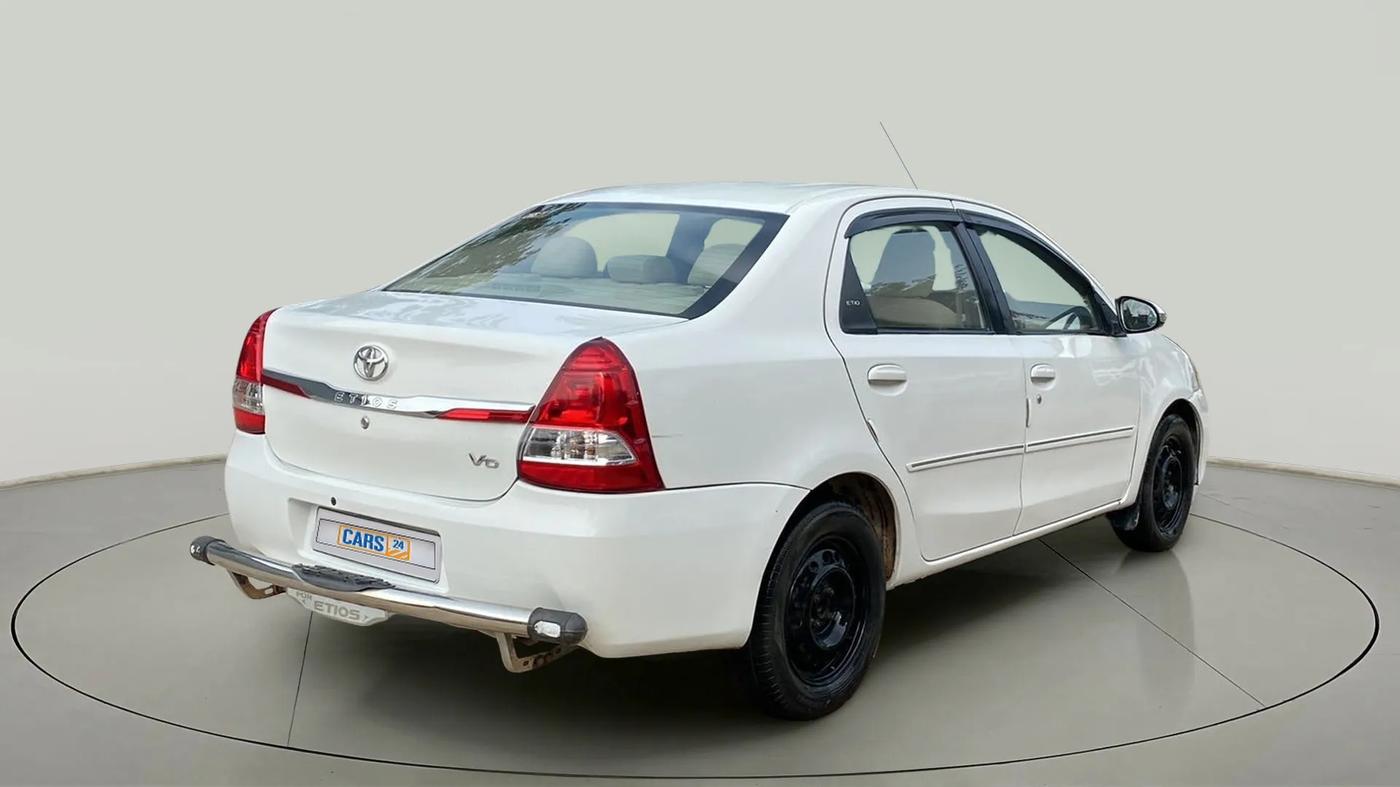 2017 Toyota Etios VD PLATINUM, Diesel, Manual, 75,215 km, Right Back Diagonal