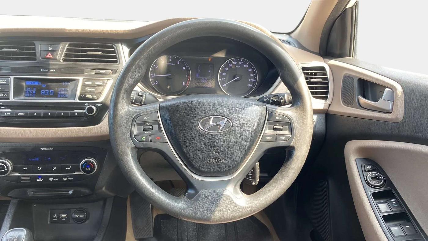 2016 Hyundai Elite i20 SPORTZ 1.2, Petrol, Manual, 1,04,408 km, Steering Wheel Close Up