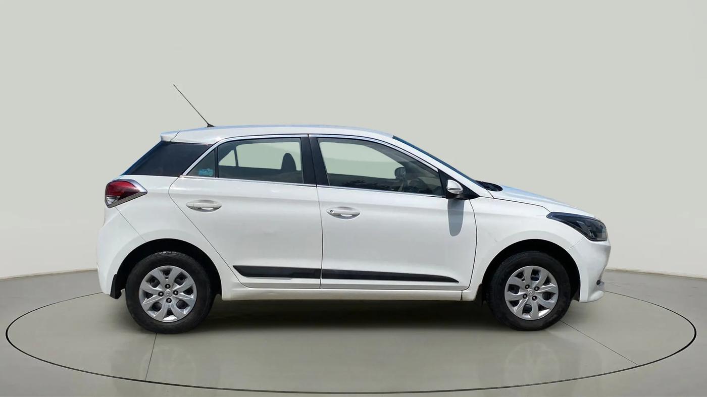 2016 Hyundai Elite i20 SPORTZ 1.2, Petrol, Manual, 1,04,408 km, Right Side