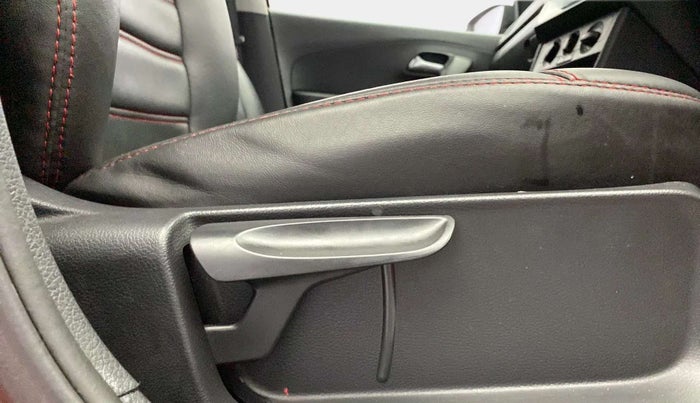 2016 Volkswagen Polo COMFORTLINE 1.2L, Petrol, Manual, 64,738 km, Driver Side Adjustment Panel