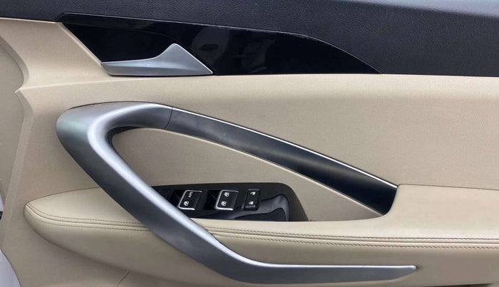 2021 MG HECTOR SHARP 1.5 PETROL CVT, Petrol, Automatic, 44,009 km, Driver Side Door Panels Control