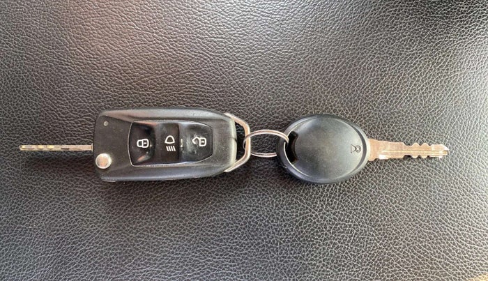 2017 Tata Tiago XZA PETROL, Petrol, Automatic, 1,14,543 km, Key Close Up