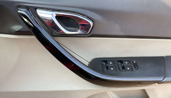 2017 Tata Tiago XZA PETROL, Petrol, Automatic, 1,14,543 km, Driver Side Door Panels Control