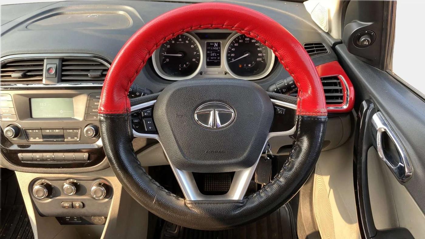 2017 Tata Tiago XZA PETROL, Petrol, Automatic, 1,14,543 km, Steering Wheel Close Up