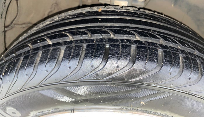 2018 Volkswagen Polo COMFORTLINE 1.0L MPI, Petrol, Manual, 35,576 km, Right Front Tyre Tread