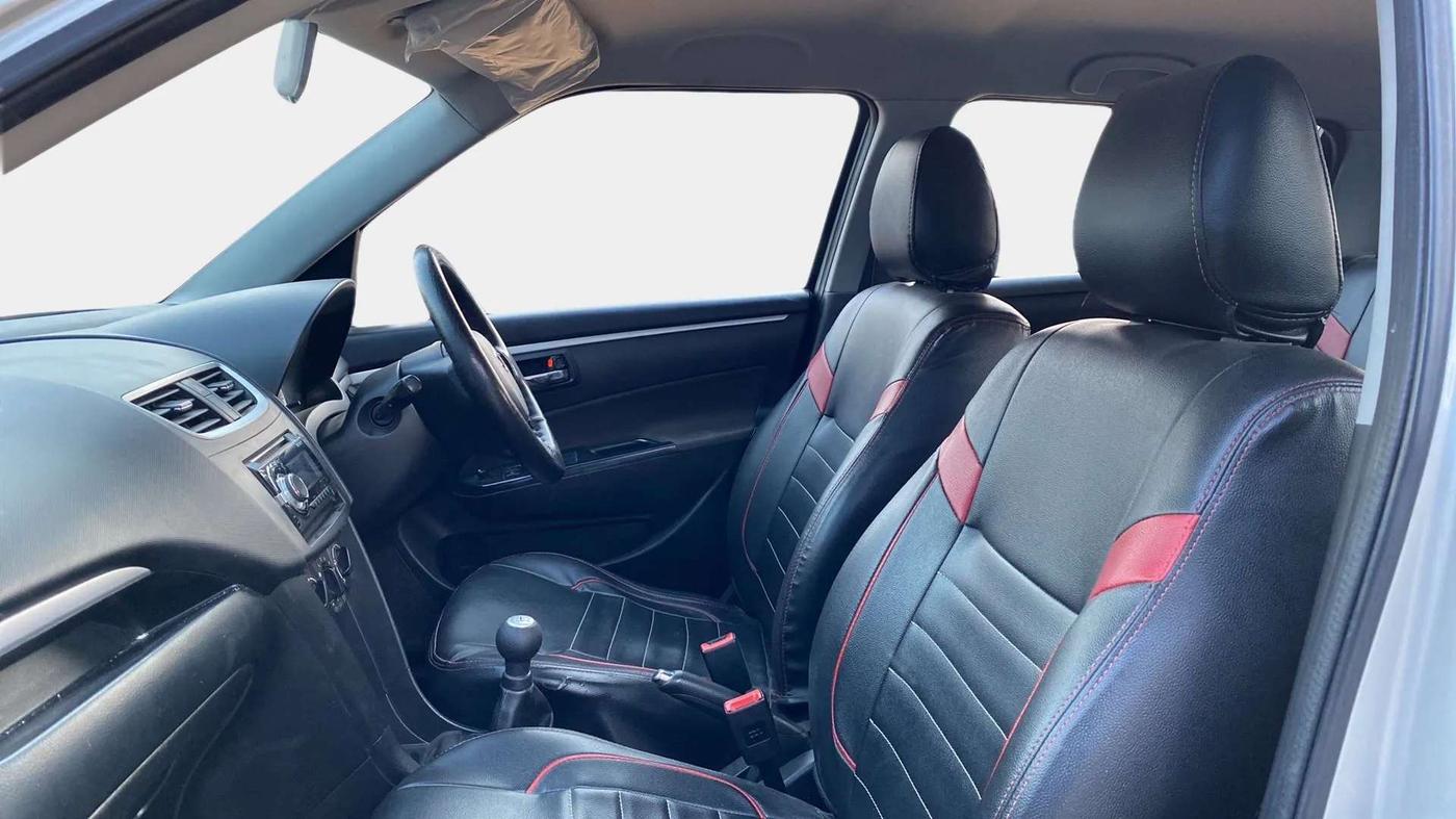 2014 Maruti Swift VXI, Petrol, Manual, 1,05,806 km, Right Side Front Door Cabin