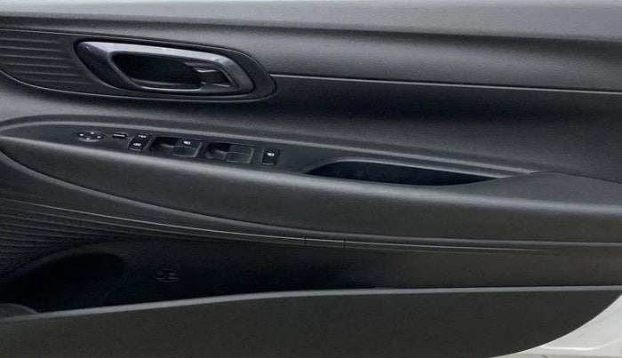 2021 Hyundai NEW I20 MAGNA 1.2 MT, Petrol, Manual, 38,264 km, Driver Side Door Panels Control