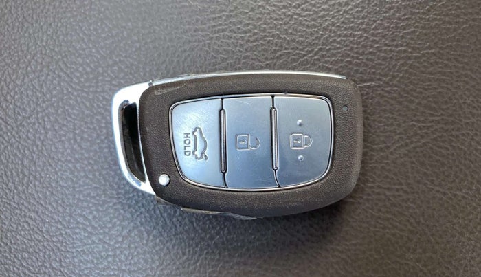 2021 Hyundai AURA SX PLUS 1.2 AMT, Petrol, Automatic, 43,913 km, Key Close Up