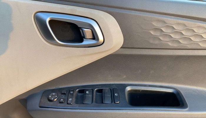 2021 Hyundai AURA SX PLUS 1.2 AMT, Petrol, Automatic, 43,913 km, Driver Side Door Panels Control