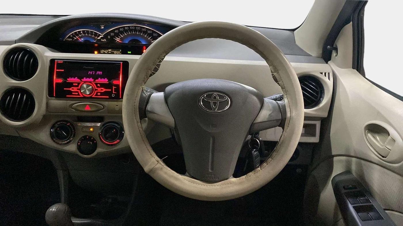 2015 Toyota Etios G, Petrol, Manual, 70,179 km, Steering Wheel Close Up