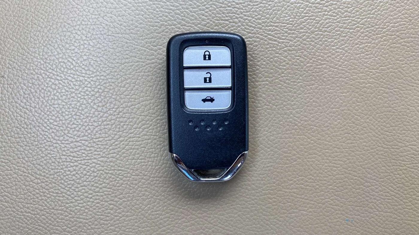 2018 Honda City 1.5L I-VTEC V MT, CNG, Manual, 39,633 km, Key Close Up
