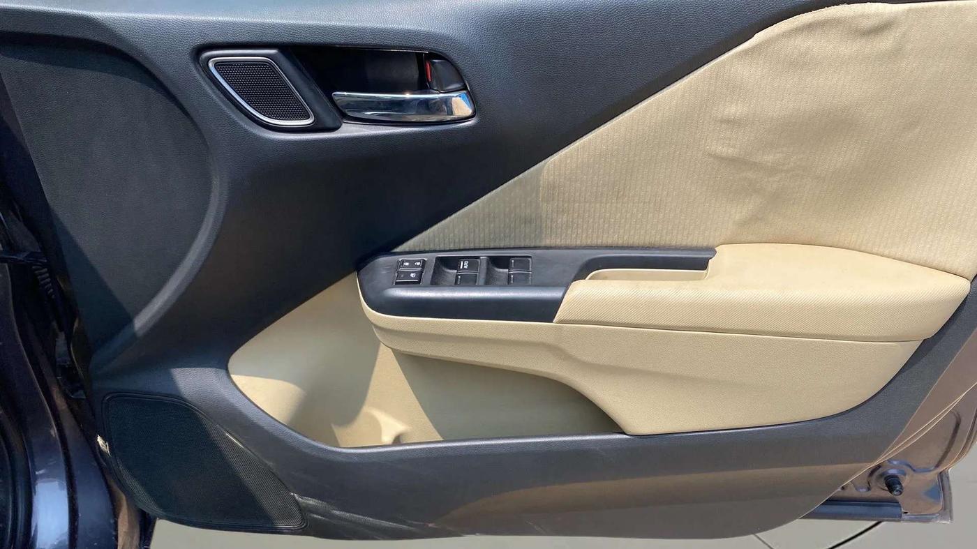 2018 Honda City 1.5L I-VTEC V MT, CNG, Manual, 39,633 km, Driver Side Door Panels Control