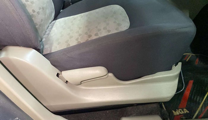 2017 Maruti Celerio VXI CNG, CNG, Manual, 69,298 km, Driver Side Adjustment Panel